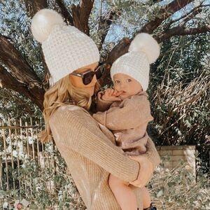 Kyi Kyi Ivory Classic Faux Fur Pom Beanie NWT